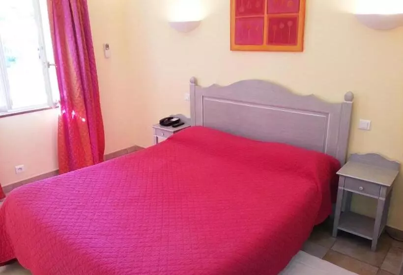 اتاق راحتی, Hôtel Les Palmiers