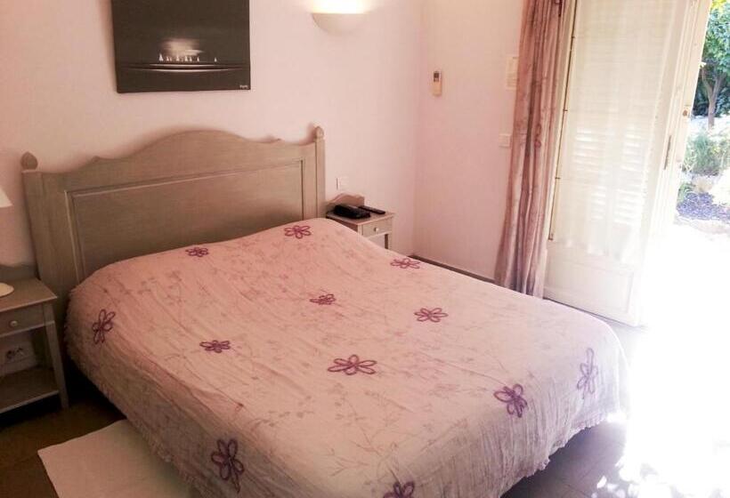 Номер Комфорт, Hôtel Les Palmiers