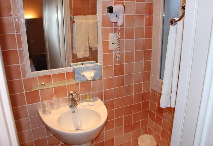 Номер Стандарт, Hôtel Les Palmiers