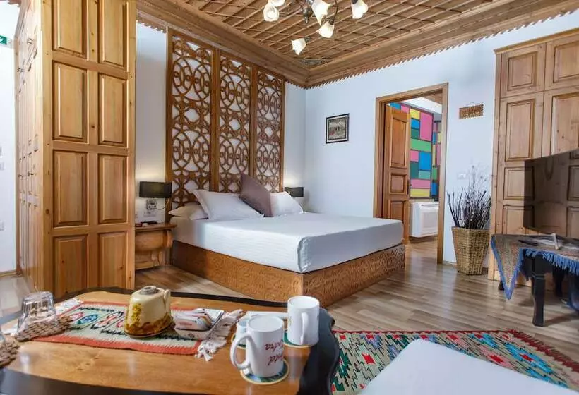 سوییت لوکس, Kodra