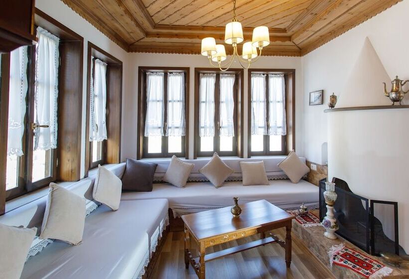 جناح ديلوكس, Kodra