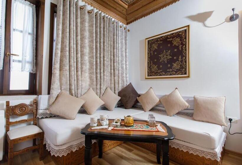 スーペリアースイート, Kodra