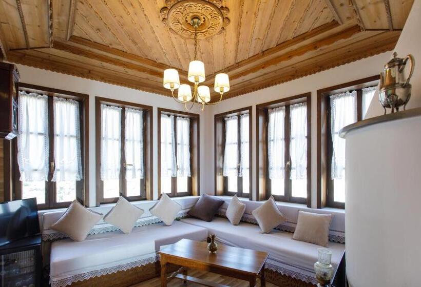 スーペリアースイート, Kodra