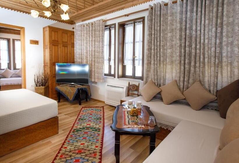 スーペリアースイート, Kodra