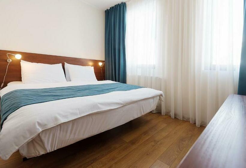 اتاق خانوادگی, Monte