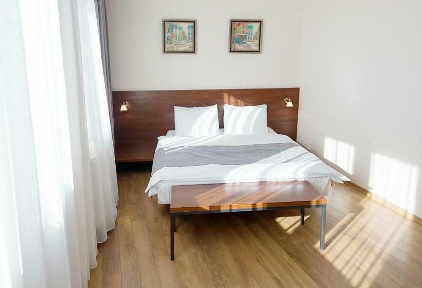 اتاق خانوادگی, Monte