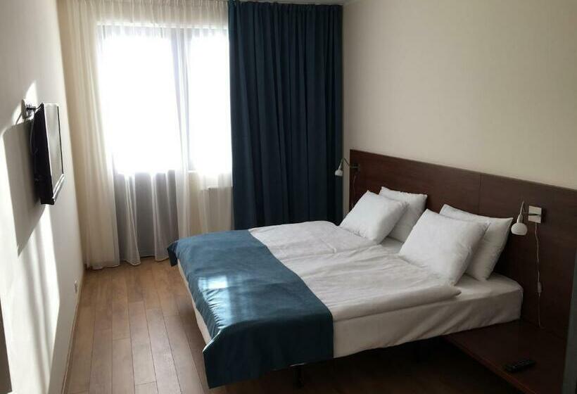 اتاق خانوادگی, Monte