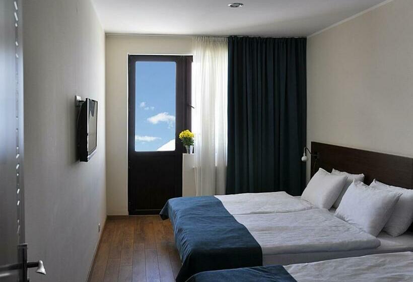 اتاق خانوادگی, Monte