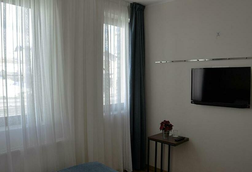 اتاق خانوادگی, Monte