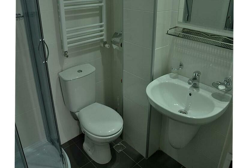 اتاق خانوادگی, Monte