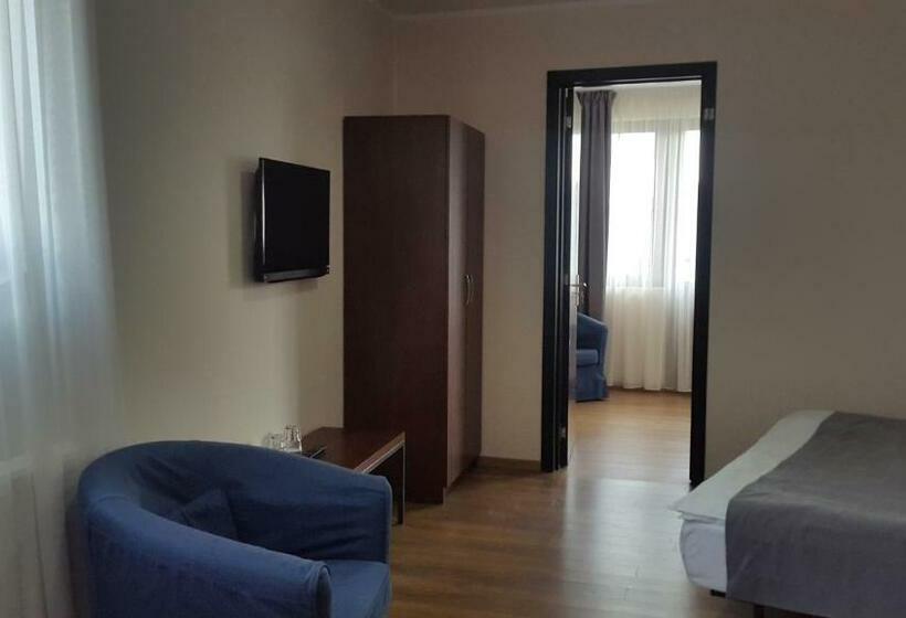 اتاق خانوادگی, Monte