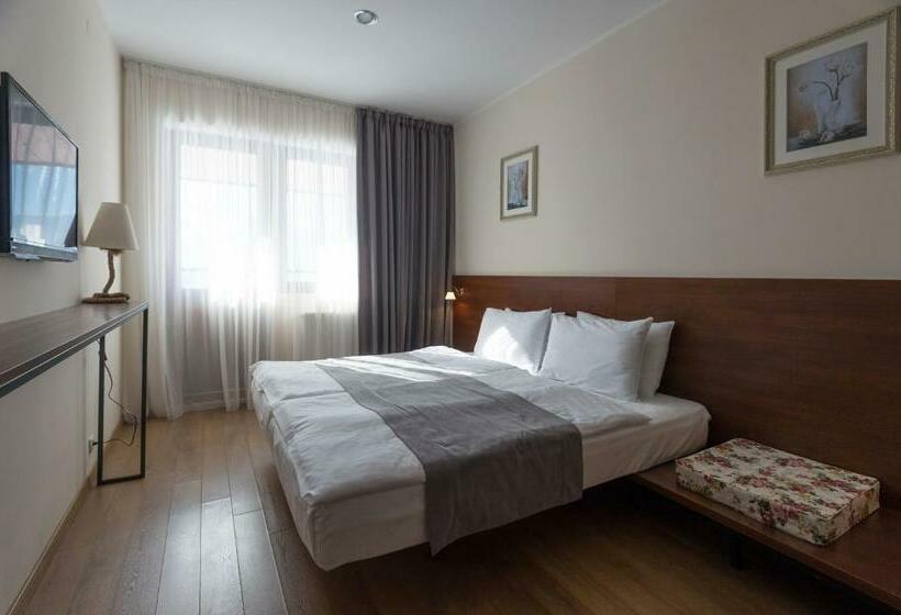 اتاق خانوادگی, Monte