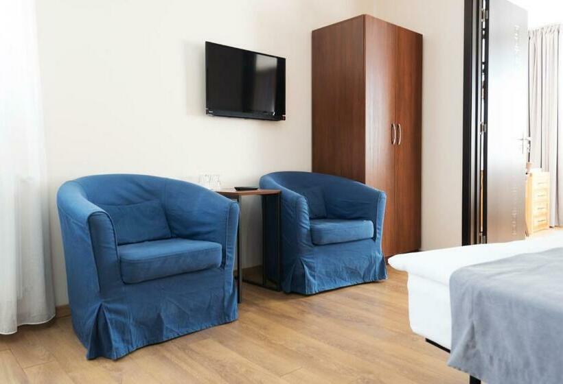 اتاق خانوادگی, Monte