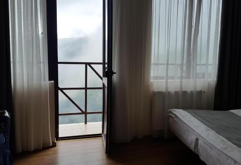 اتاق خانوادگی, Monte