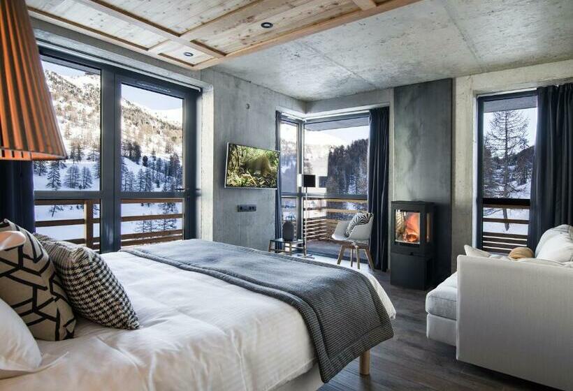 اتاق لوکس, Névalhaia Le Chalet