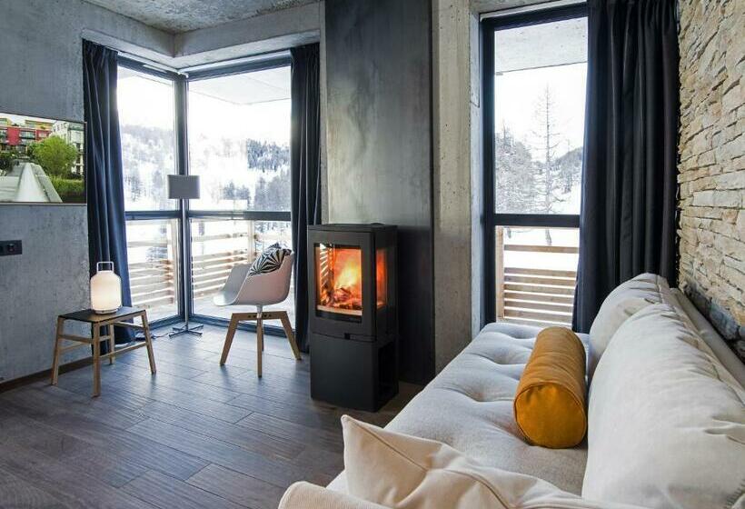 اتاق لوکس, Névalhaia Le Chalet