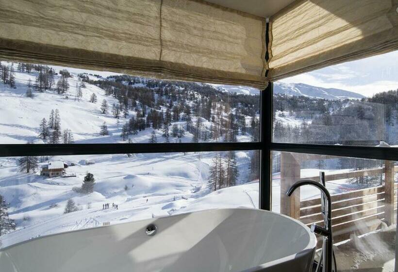 اتاق لوکس, Névalhaia Le Chalet