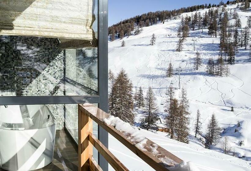 اتاق لوکس, Névalhaia Le Chalet