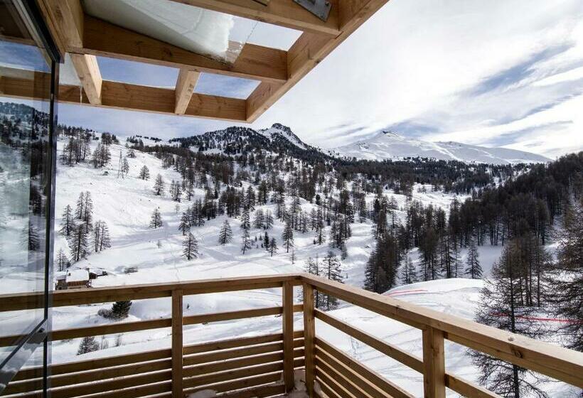 اتاق لوکس, Névalhaia Le Chalet