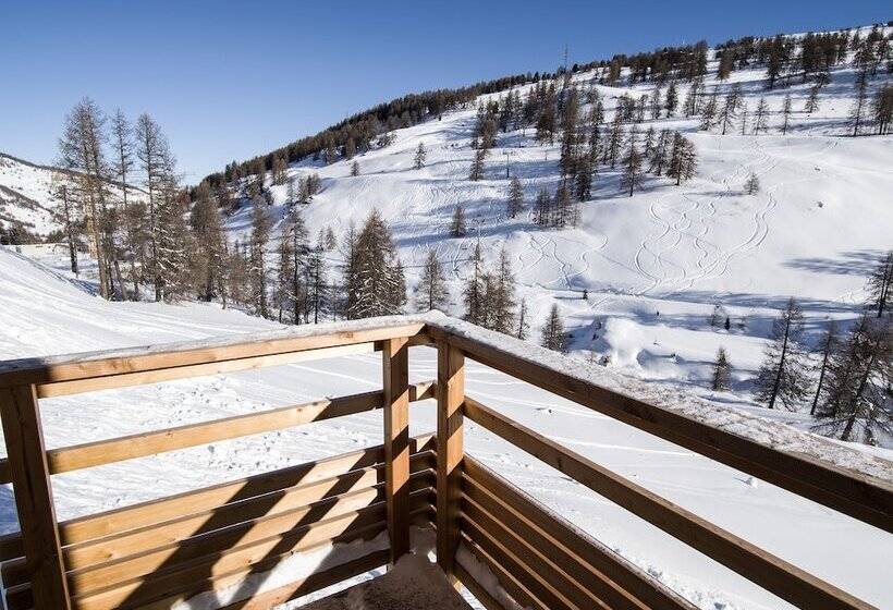 اتاق سوپریور با چشمانداز کوهستان, Névalhaia Le Chalet