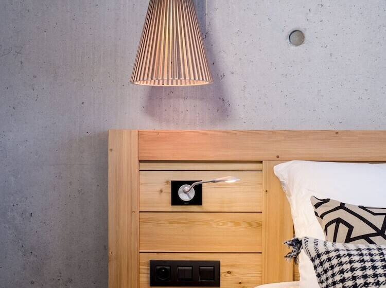 اتاق سوپریور با چشمانداز کوهستان, Névalhaia Le Chalet