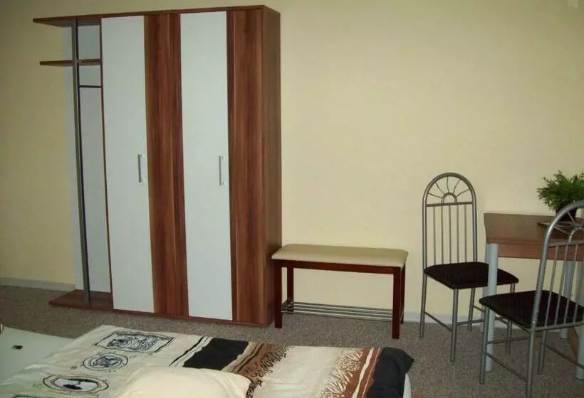 コンフォートルーム, Pension Villa Else