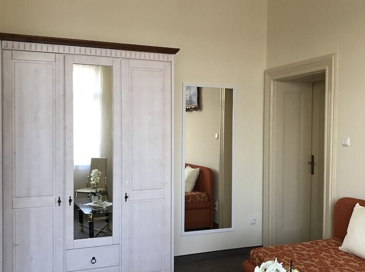 スタンダードトリプルルーム, Pension Villa Else