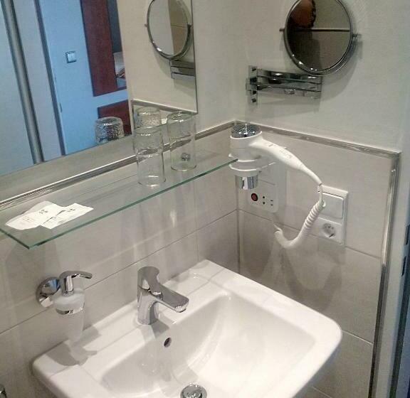 غرفة سوبيريور فردية, Restaurant Lutkebohmert