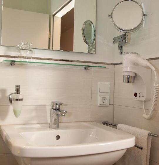 غرفة سوبيريور فردية, Restaurant Lutkebohmert