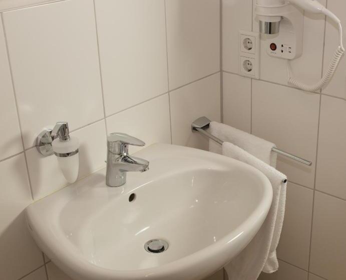 غرفة قياسية فردية, Restaurant Lutkebohmert