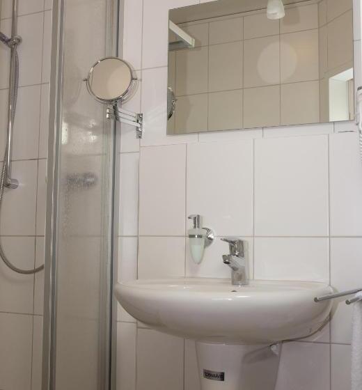 غرفة قياسية فردية, Restaurant Lutkebohmert