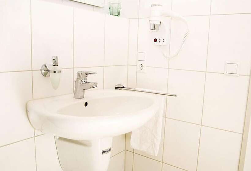 غرفة قياسية فردية, Restaurant Lutkebohmert