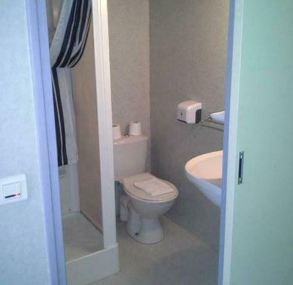 חדר סטנדרט, Set A Table