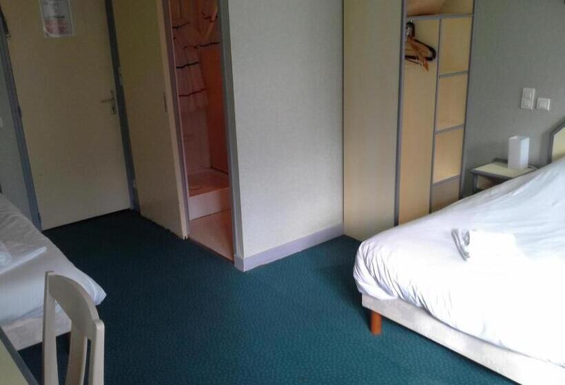 חדר קומפורט לשלושה, Set A Table