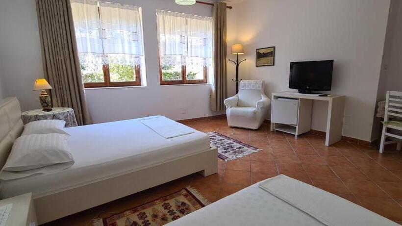 اتاق خانوادگی, Veranda B&b