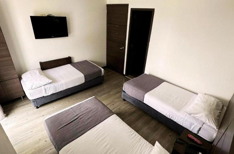 バルコニー付きスタンダードトリプルルーム, Expo Hotel Ferial