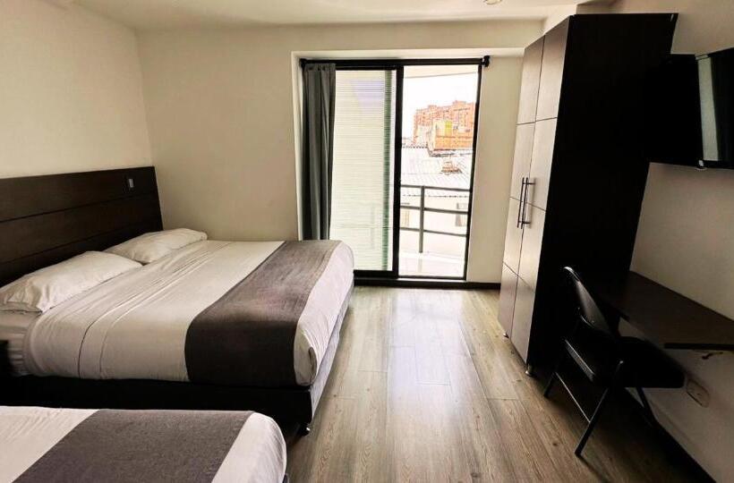 バルコニー付きスタンダードトリプルルーム, Expo Hotel Ferial