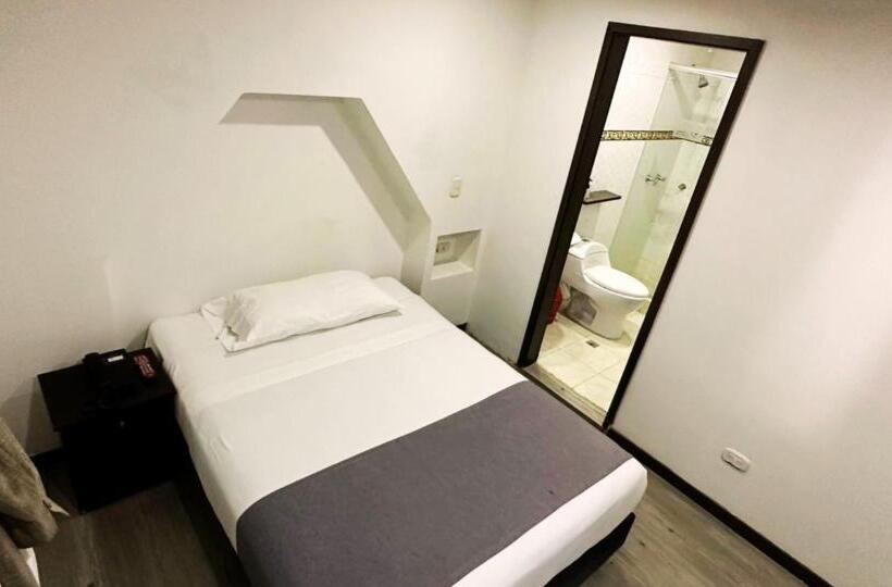 غرفة قياسية, Expo Hotel Ferial