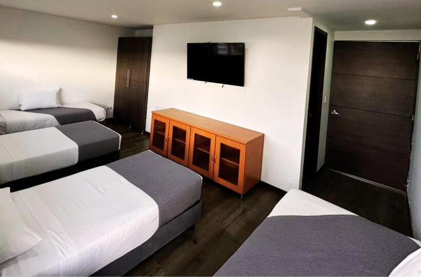 Quarto Quadruple Standart com Varanda, Expo Hotel Ferial