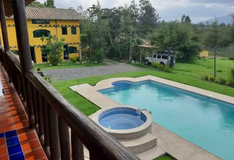 اتاق استاندارد با چشم‌انداز کوهستان, Hosteria Colibri Aeropuerto