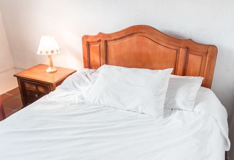 プールビュースタンダードルーム, Hosteria Colibri Aeropuerto