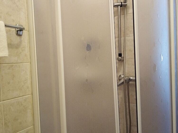 اتاق خانوادگی, Albergo Giovanni Da Verrazzano