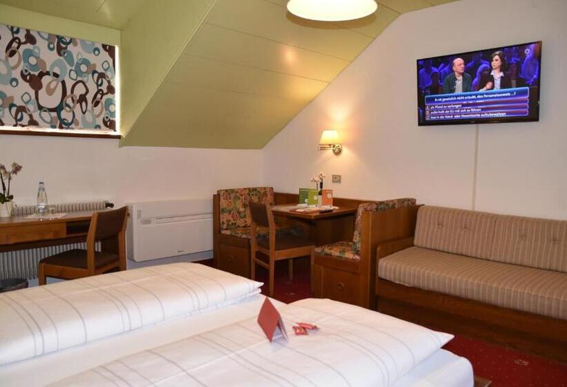 Номер Стандарт Вид на Горы, Angerburg Blumen