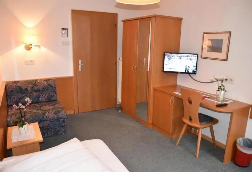 Yhden Hengen Huone Puutarhanäkymä, Angerburg Blumen