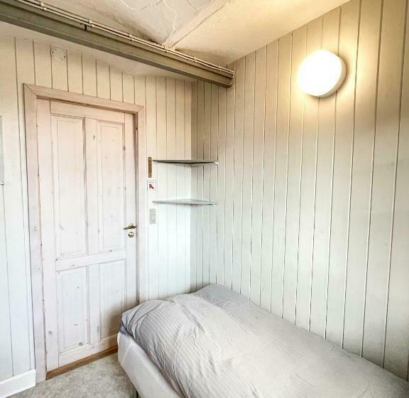 غرفة قياسية فردية, Bb Esbjerg