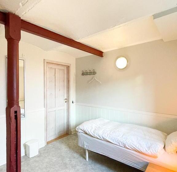 غرفة قياسية فردية, Bb Esbjerg