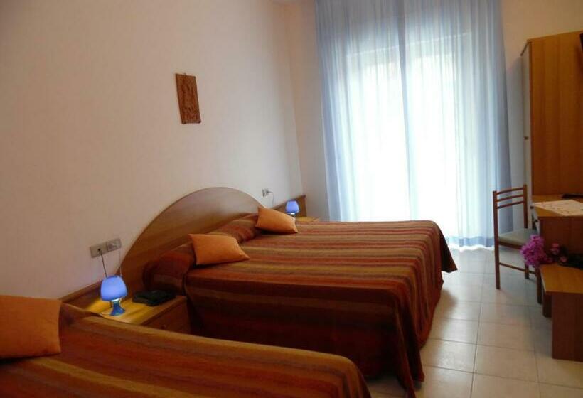 اتاق استاندارد سه نفره, Centro Vacanze Domus M.g