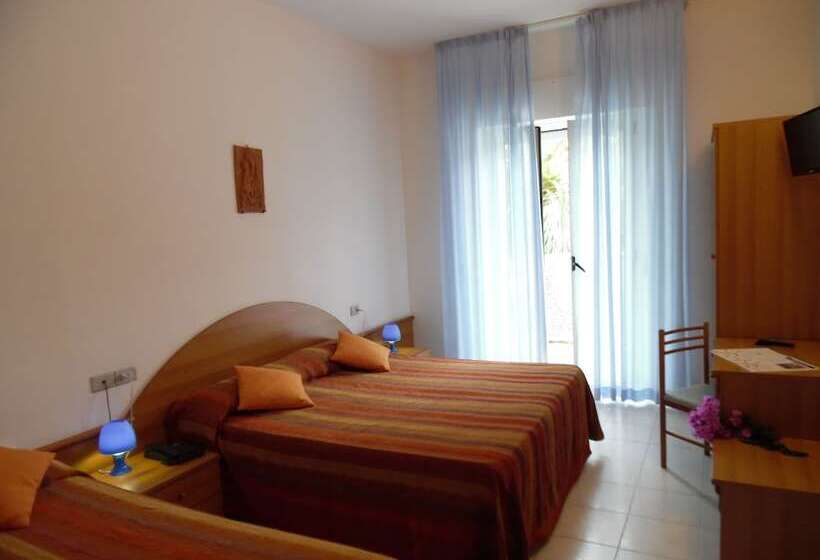 اتاق استاندارد سه نفره, Centro Vacanze Domus M.g