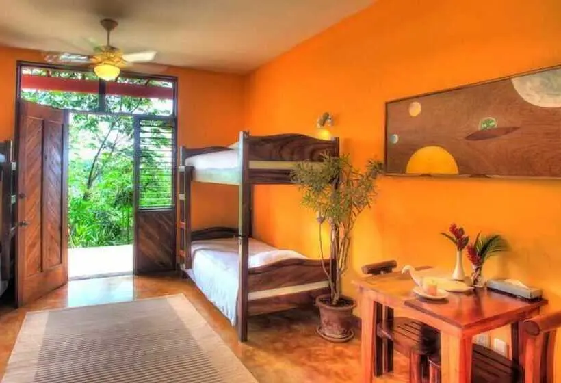 Vuode Makuusalissa, Costa Rica Yoga Spa