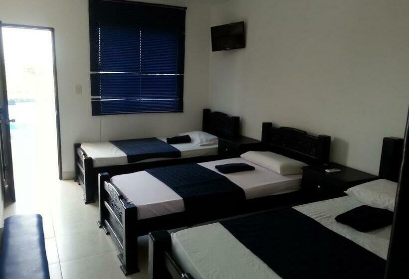 חדר סטנדרט לשלושה, Katylú